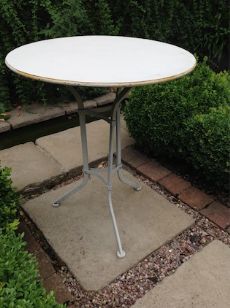 PAINTED METAL GARDEN TABLE �35